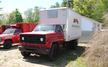 Gmc-sierra-c6000-diesel-1981-red