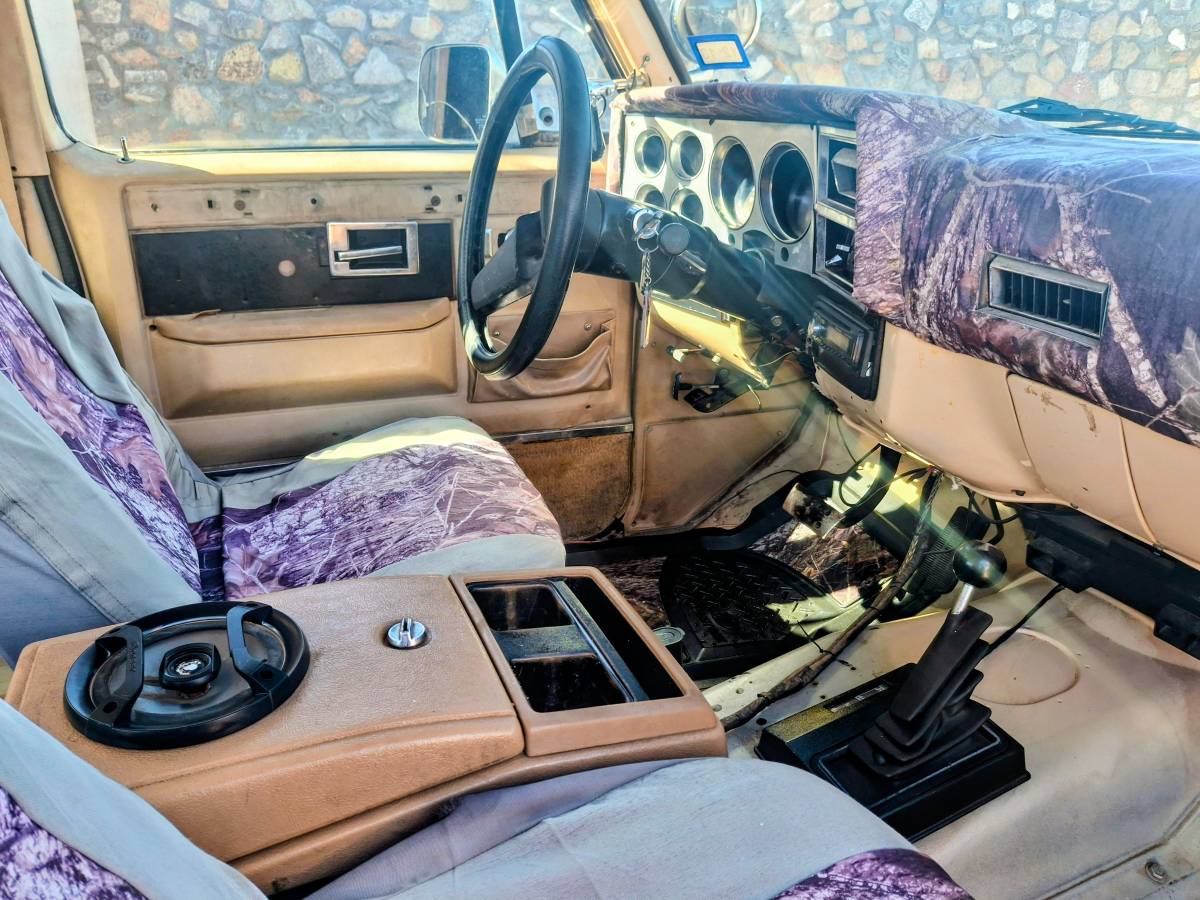 Gmc-sierra-classic-1984-16