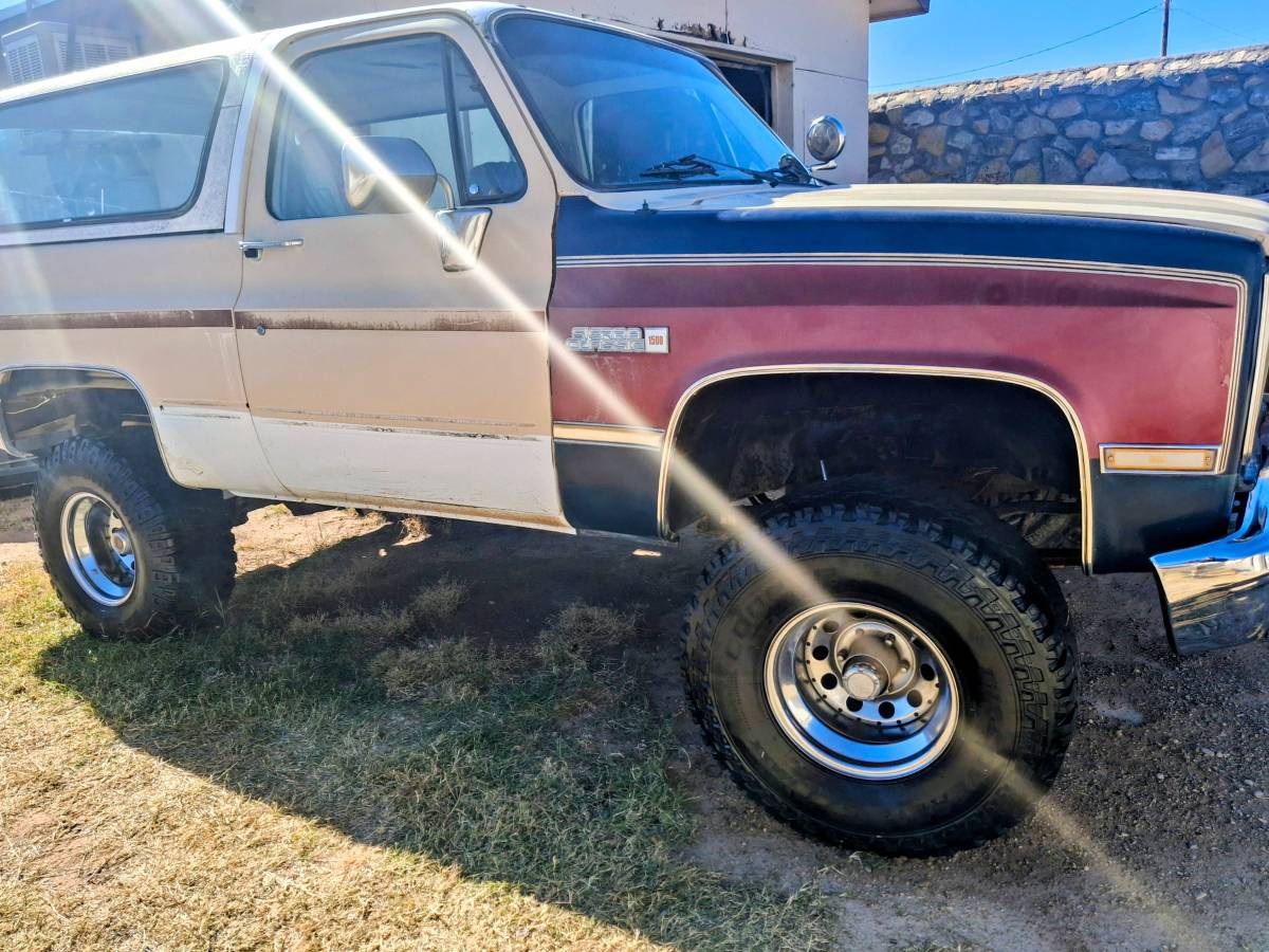 Gmc-sierra-classic-1984-3