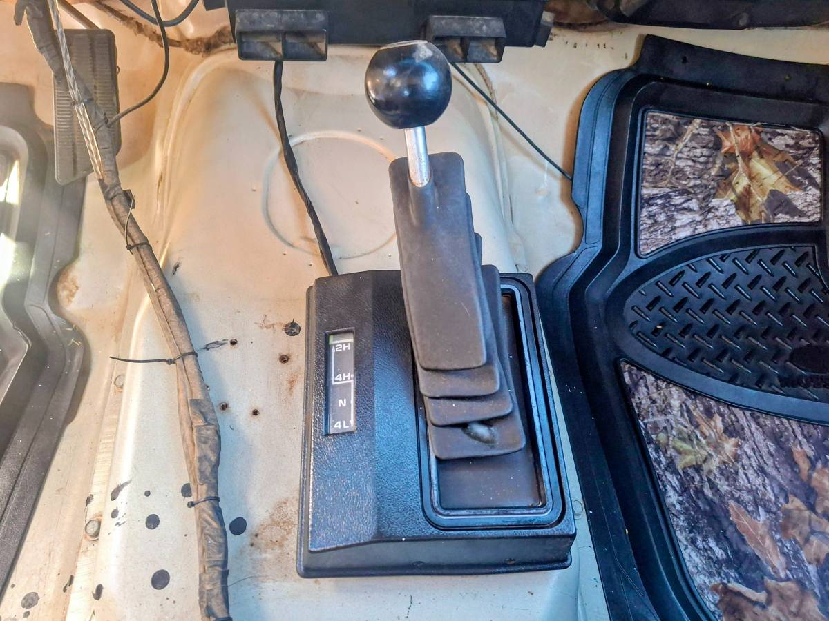 Gmc-sierra-classic-1984-9