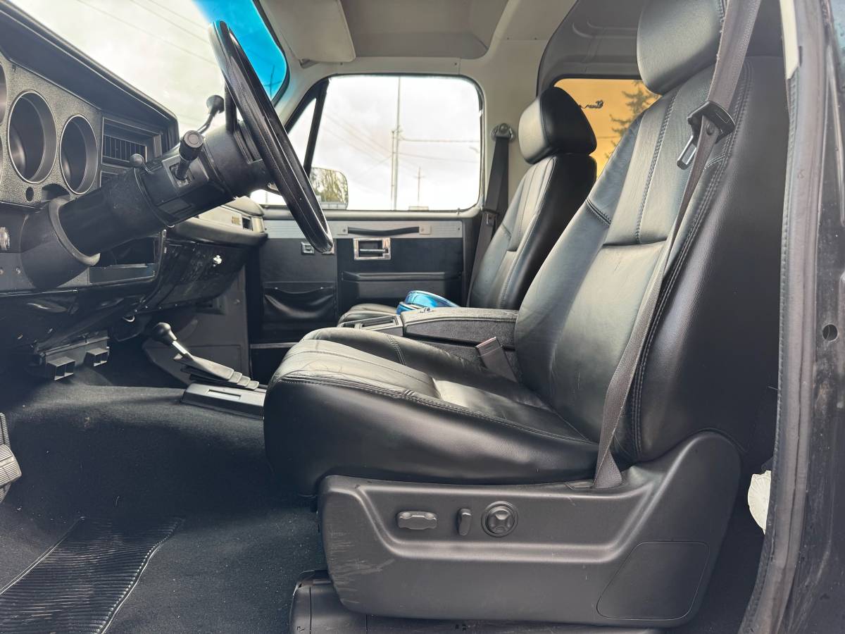 Gmc-sierra-classic-jimmy-k5-1985-black-10