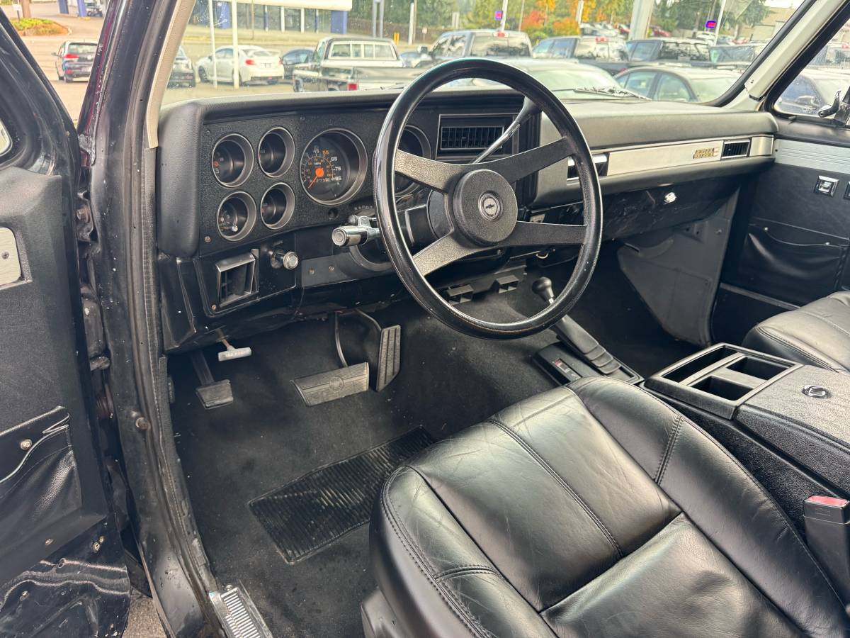 Gmc-sierra-classic-jimmy-k5-1985-black-11