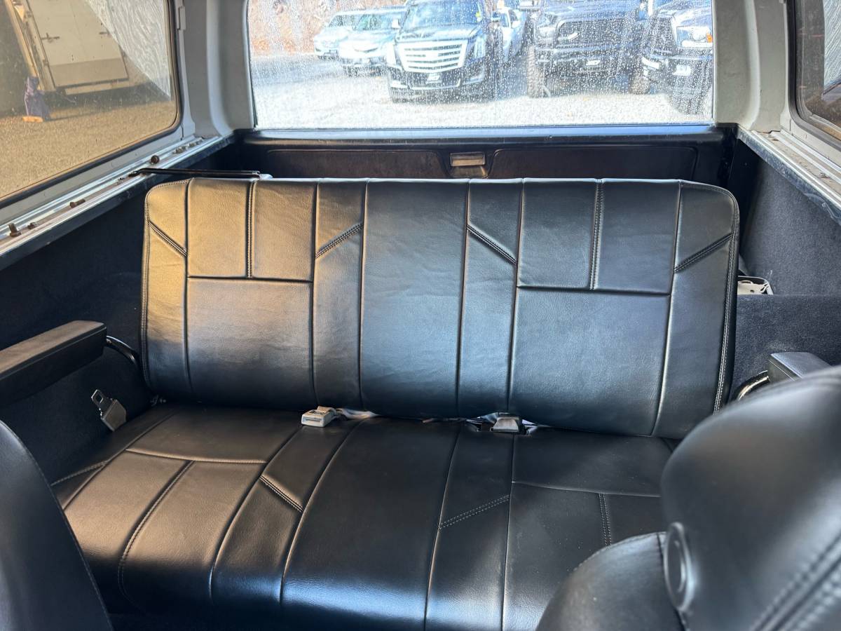 Gmc-sierra-classic-jimmy-k5-1985-black-15