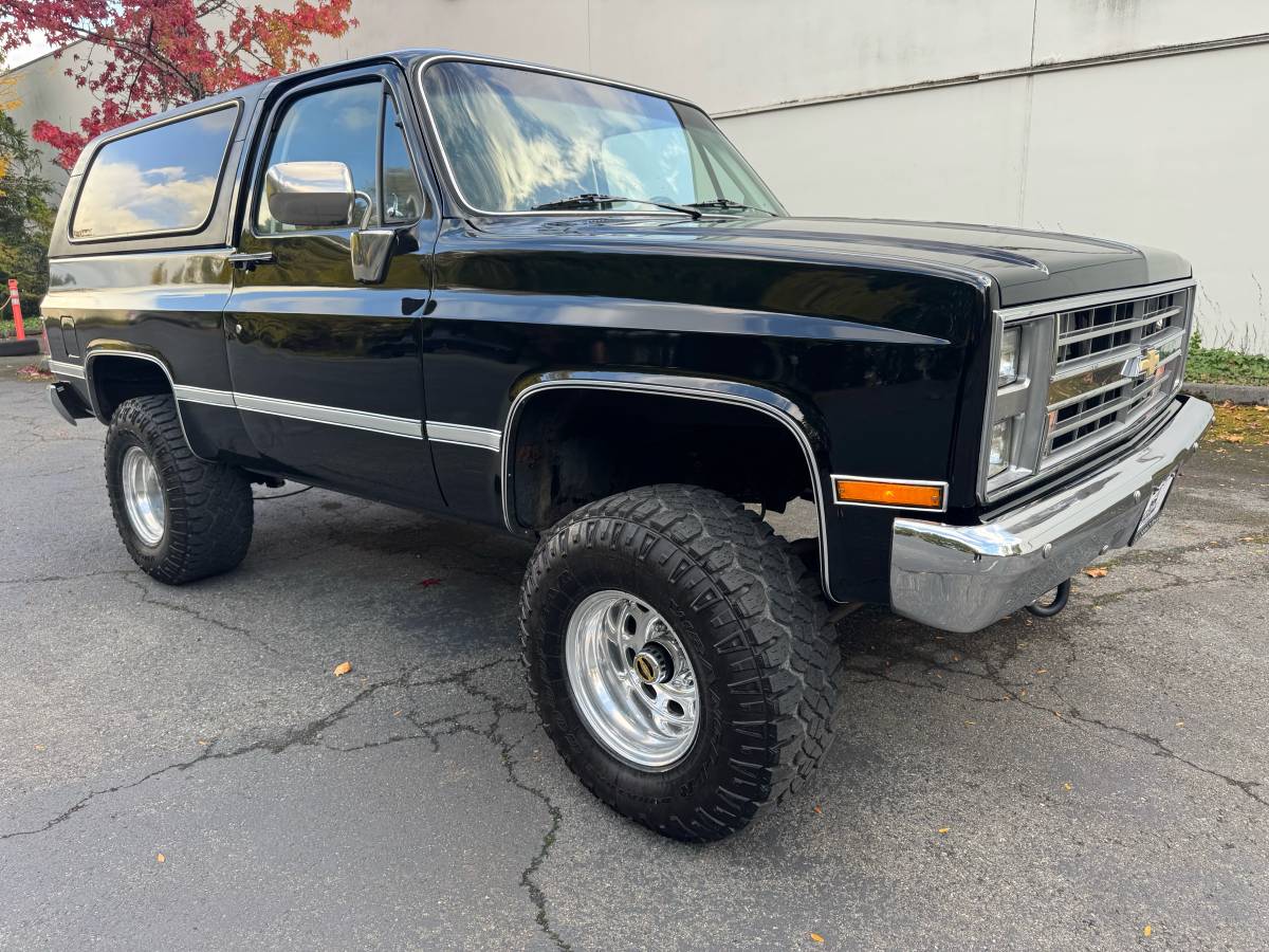 Gmc-sierra-classic-jimmy-k5-1985-black-2