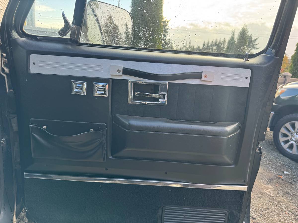 Gmc-sierra-classic-jimmy-k5-1985-black-3