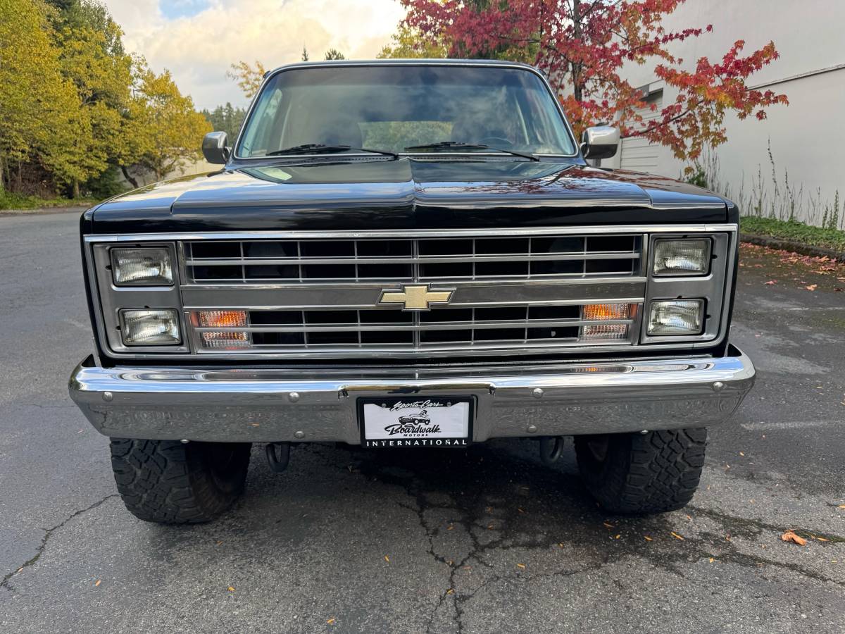 Gmc-sierra-classic-jimmy-k5-1985-black-5