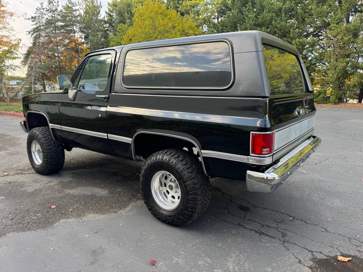 Gmc-sierra-classic-jimmy-k5-1985-black-8
