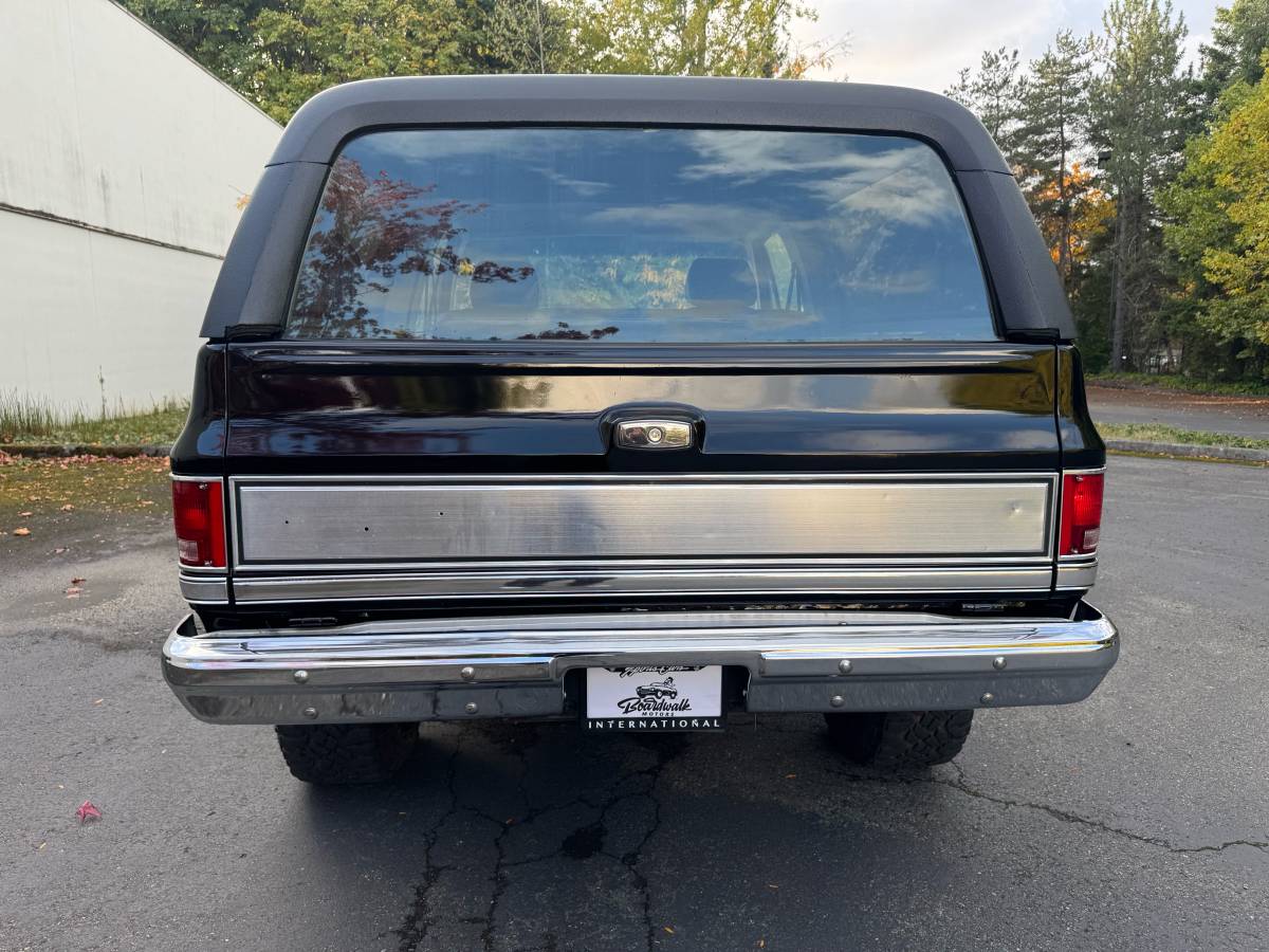 Gmc-sierra-classic-jimmy-k5-1985-black-9