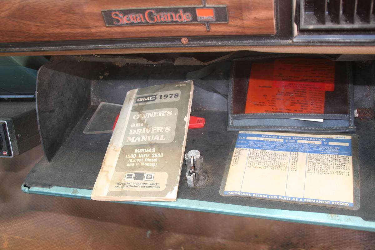 Gmc-sierra-grande-2500-1978-green-11