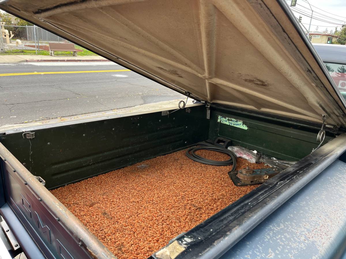 Gmc-stepside-pickup-1972-blue-10