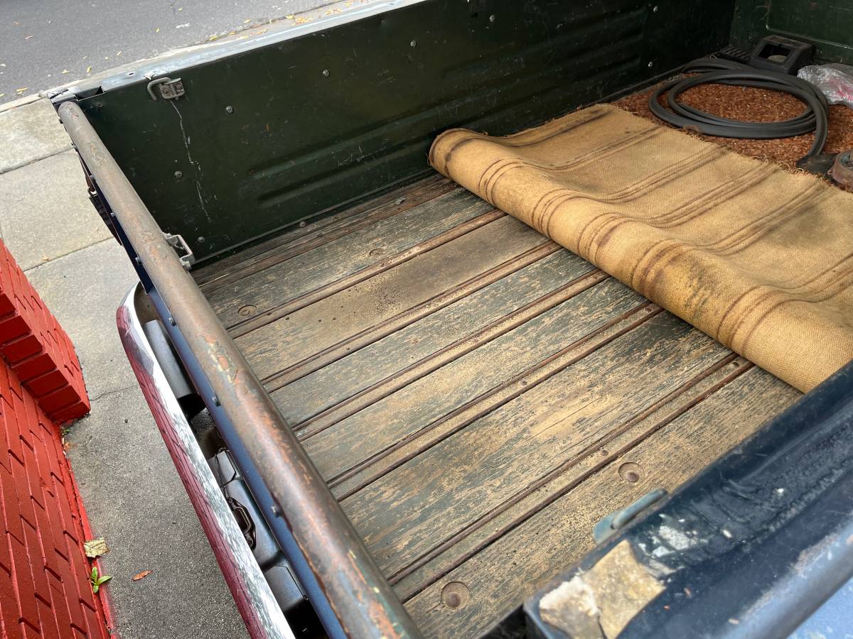 Gmc-stepside-pickup-1972-blue-11