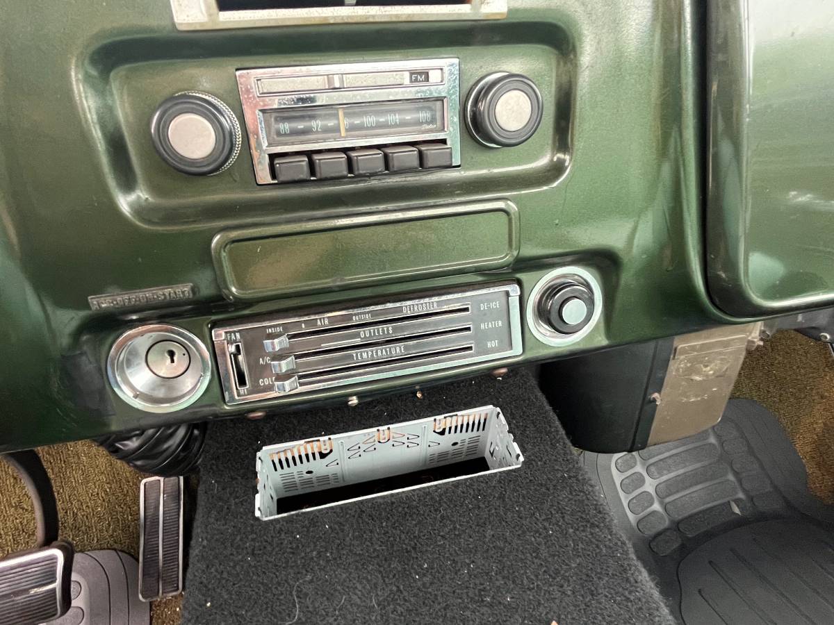 Gmc-stepside-pickup-1972-blue-13