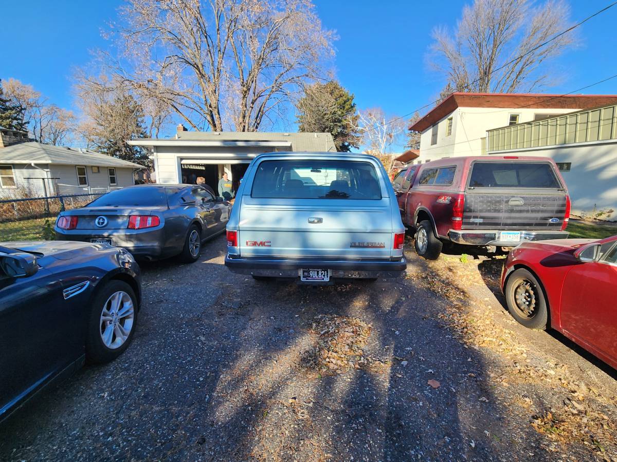 Gmc-suburban-1500-1989-blue-4