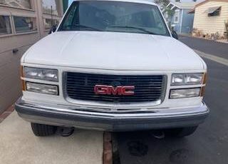 Gmc-suburban-1996-white-13