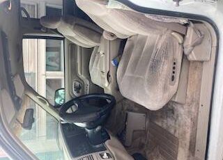 Gmc-suburban-1996-white-2