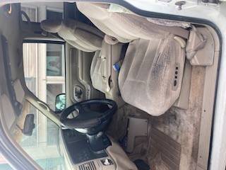 Gmc-suburban-1996-white-2