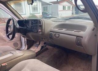 Gmc-suburban-1996-white-3