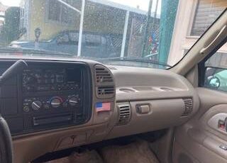 Gmc-suburban-1996-white-5