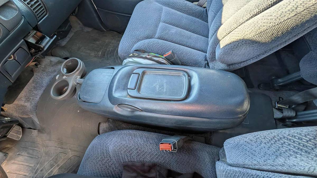 Gmc-suburban-2500-1996-white-10