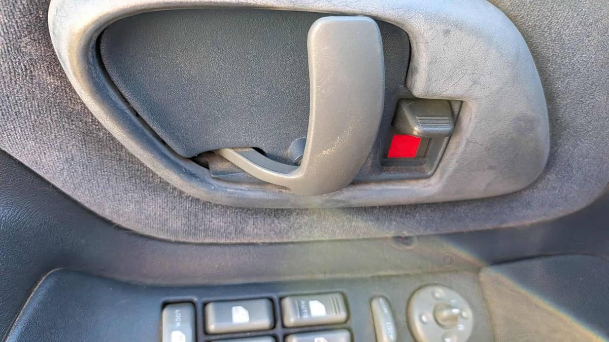 Gmc-suburban-2500-1996-white-11