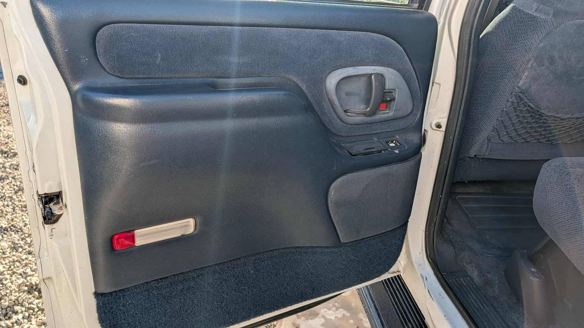 Gmc-suburban-2500-1996-white-16