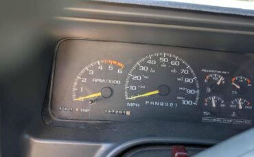 Gmc-suburban-2500-1996-white-4