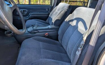 Gmc-suburban-2500-1996-white-5