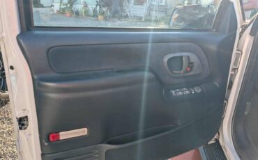 Gmc-suburban-2500-1996-white-6