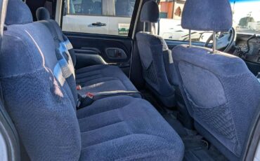 Gmc-suburban-2500-1996-white-8