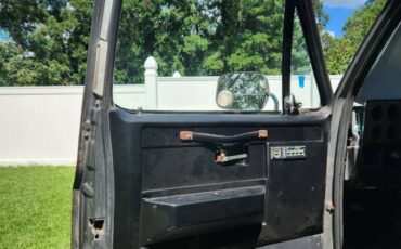 Gmc-suburban-34-ton-nominal-1987-3