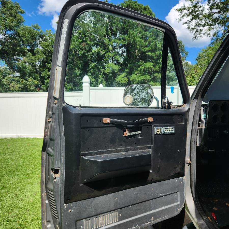 Gmc-suburban-34-ton-nominal-1987-3