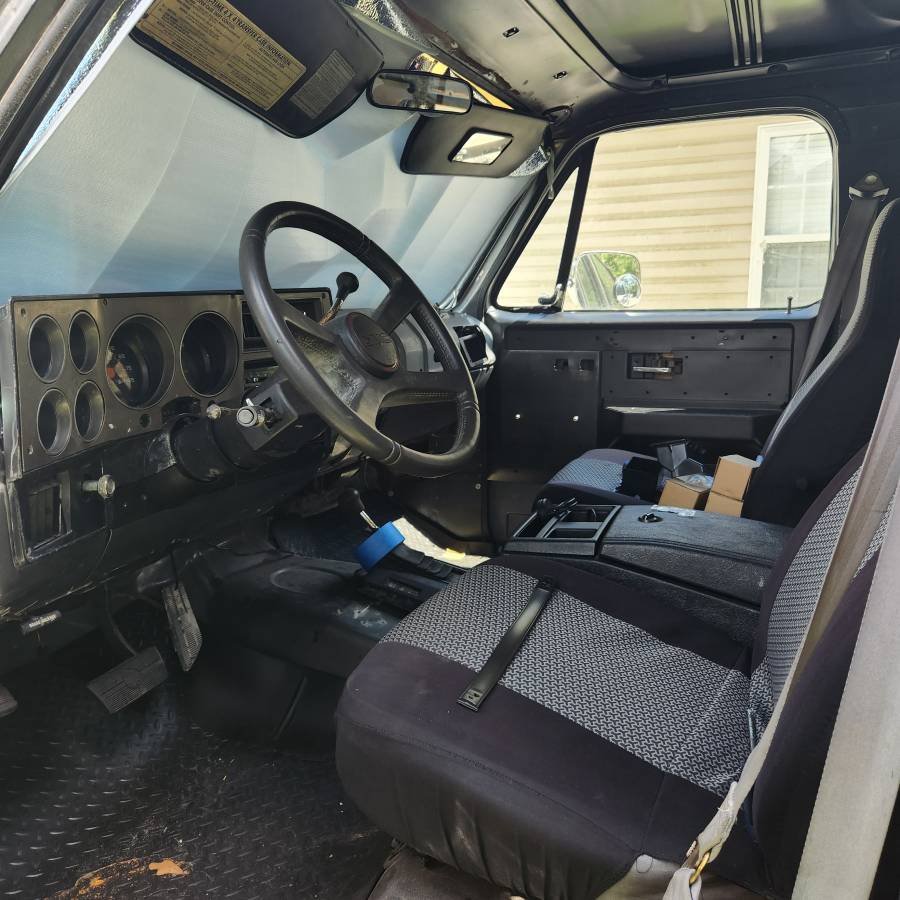 Gmc-suburban-34-ton-nominal-1987-6