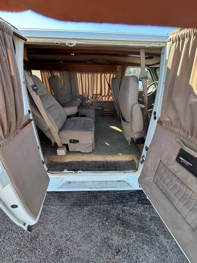 Gmc-vandura-2500-1992-white-10