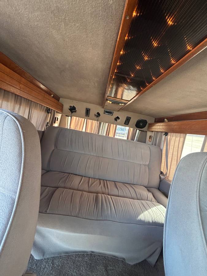 Gmc-vandura-2500-1992-white-12