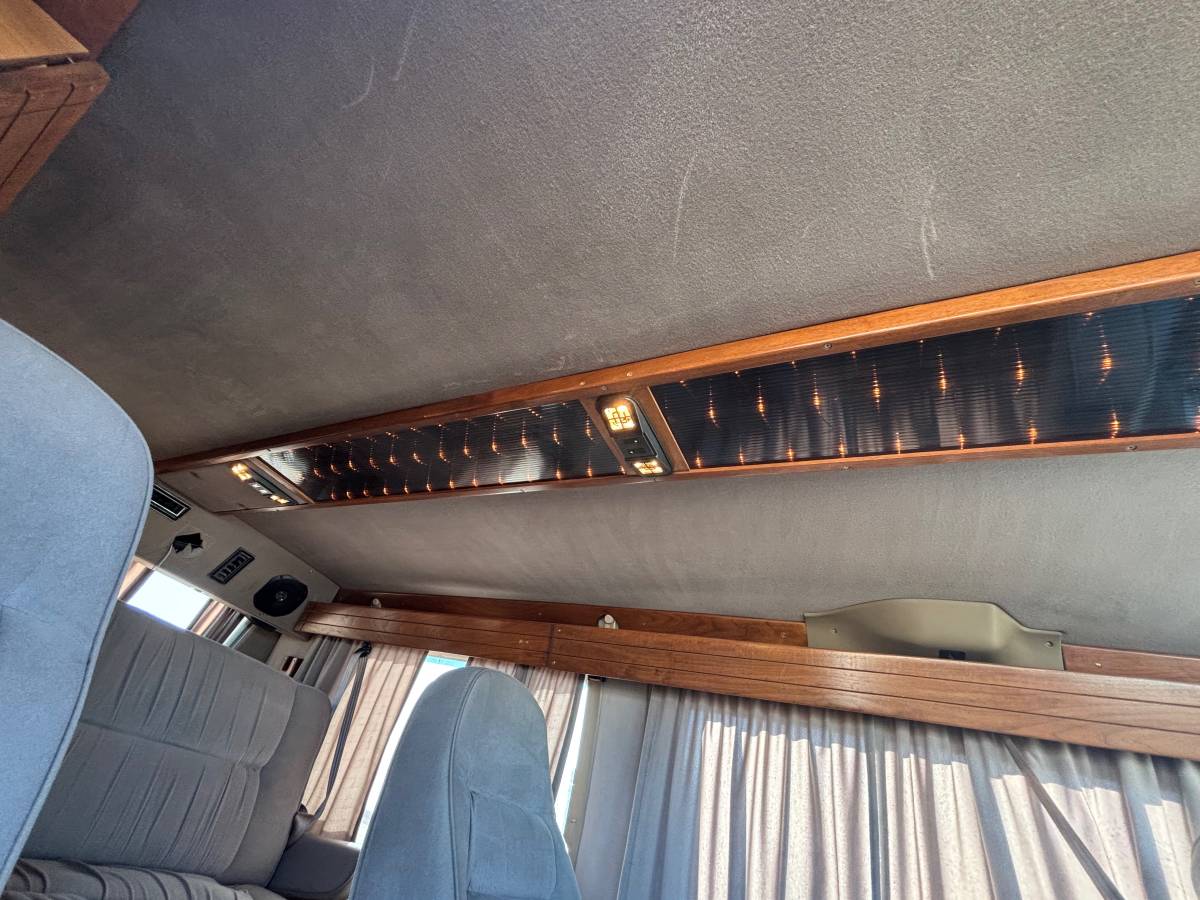 Gmc-vandura-2500-1992-white-13