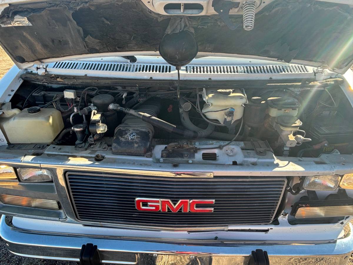 Gmc-vandura-2500-1992-white-4