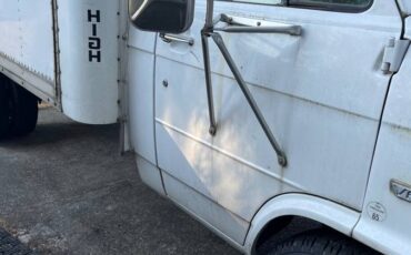 Gmc-vandura-cut-away-1996-white-1