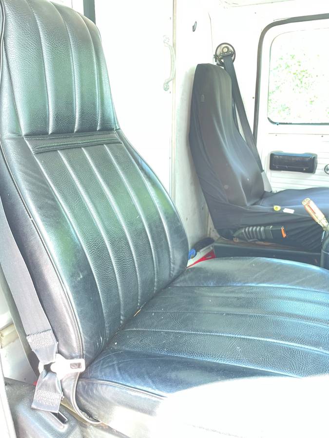 Gmc-vandura-cut-away-1996-white-11