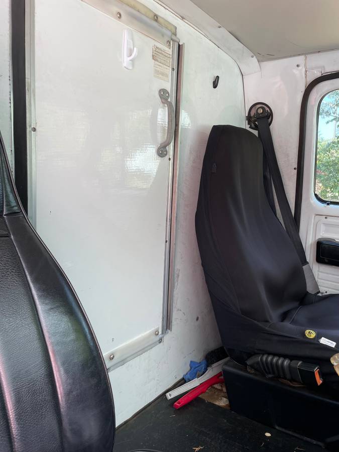 Gmc-vandura-cut-away-1996-white-14