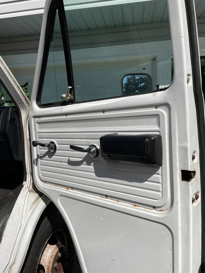 Gmc-vandura-cut-away-1996-white-15