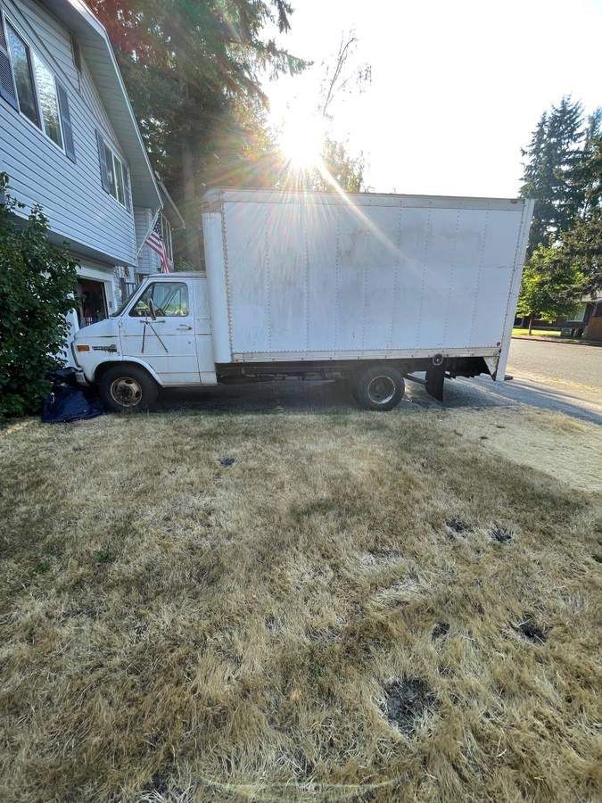 Gmc-vandura-cut-away-1996-white