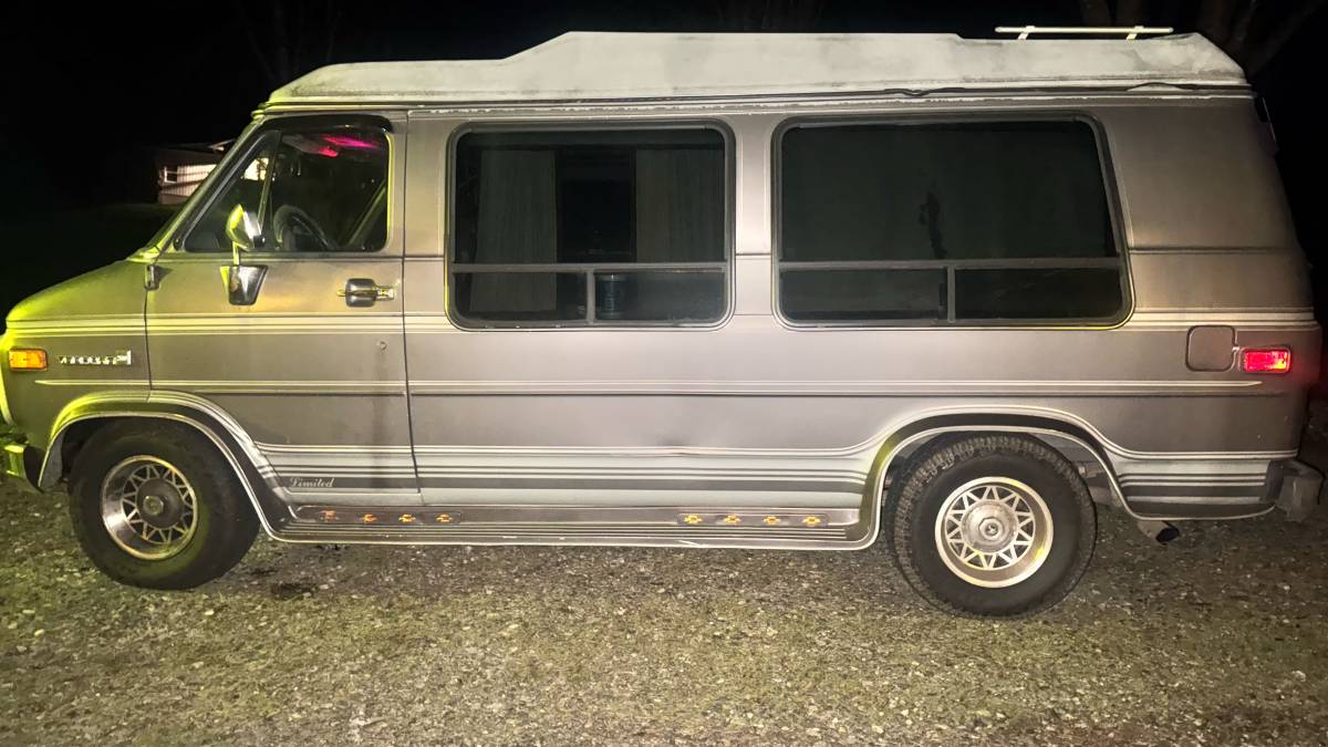 Gmc-vandura-g2500-1992-brown-10