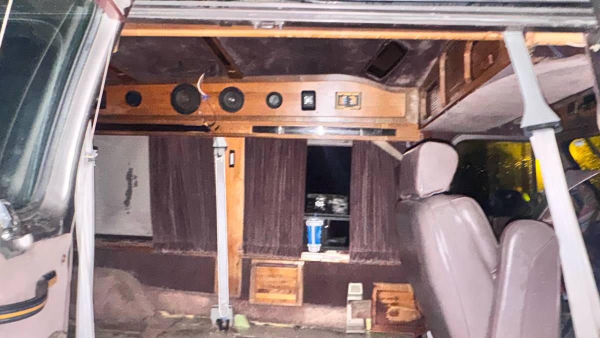 Gmc-vandura-g2500-1992-brown-12