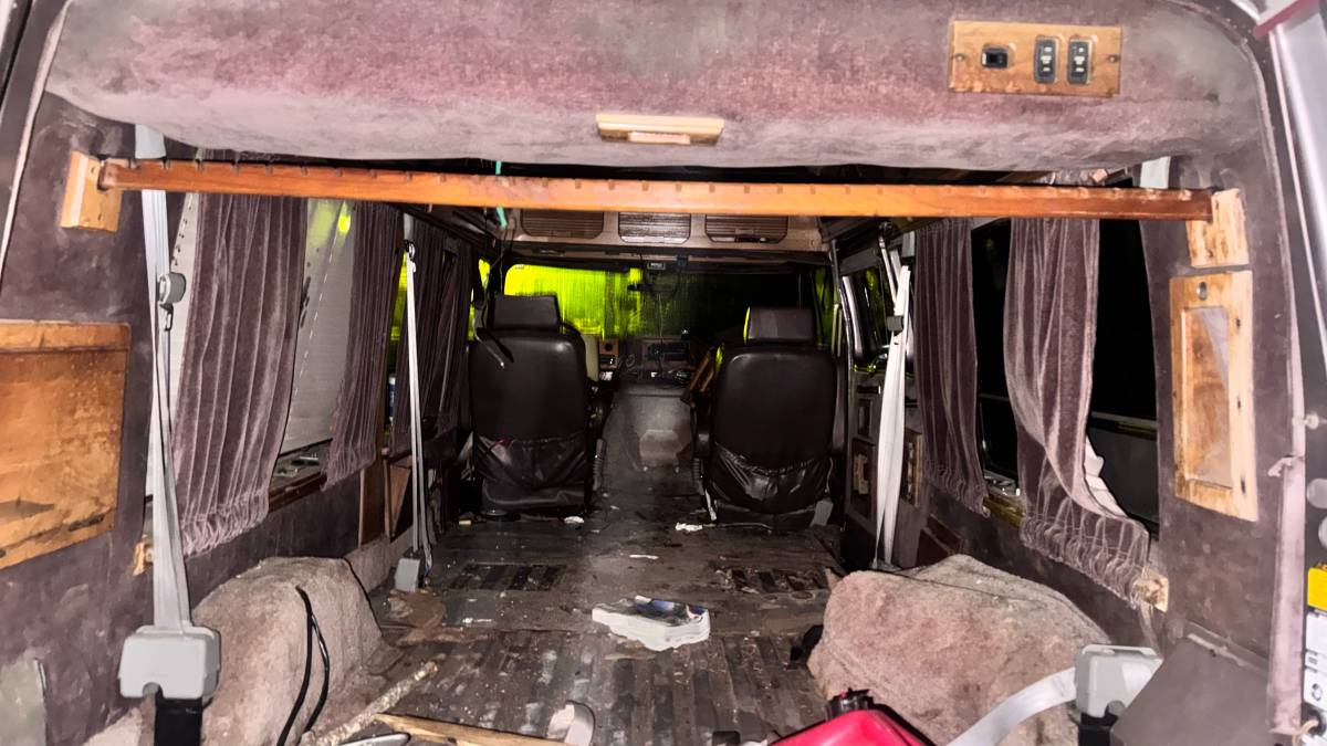 Gmc-vandura-g2500-1992-brown-13