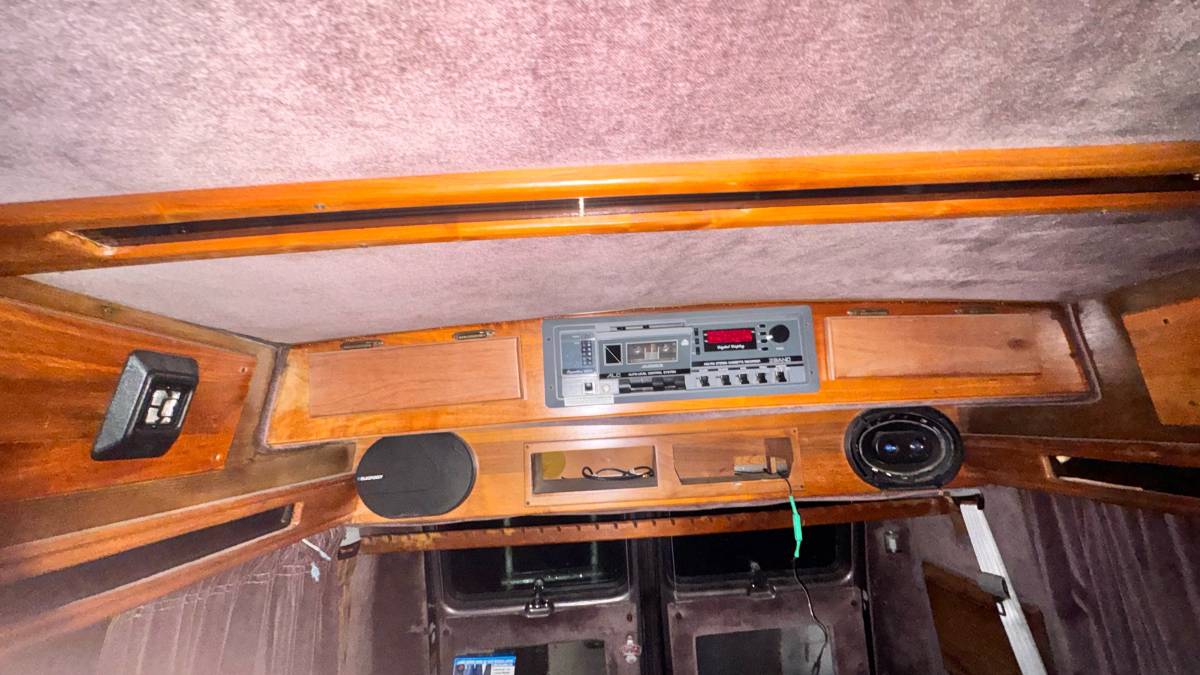 Gmc-vandura-g2500-1992-brown-6