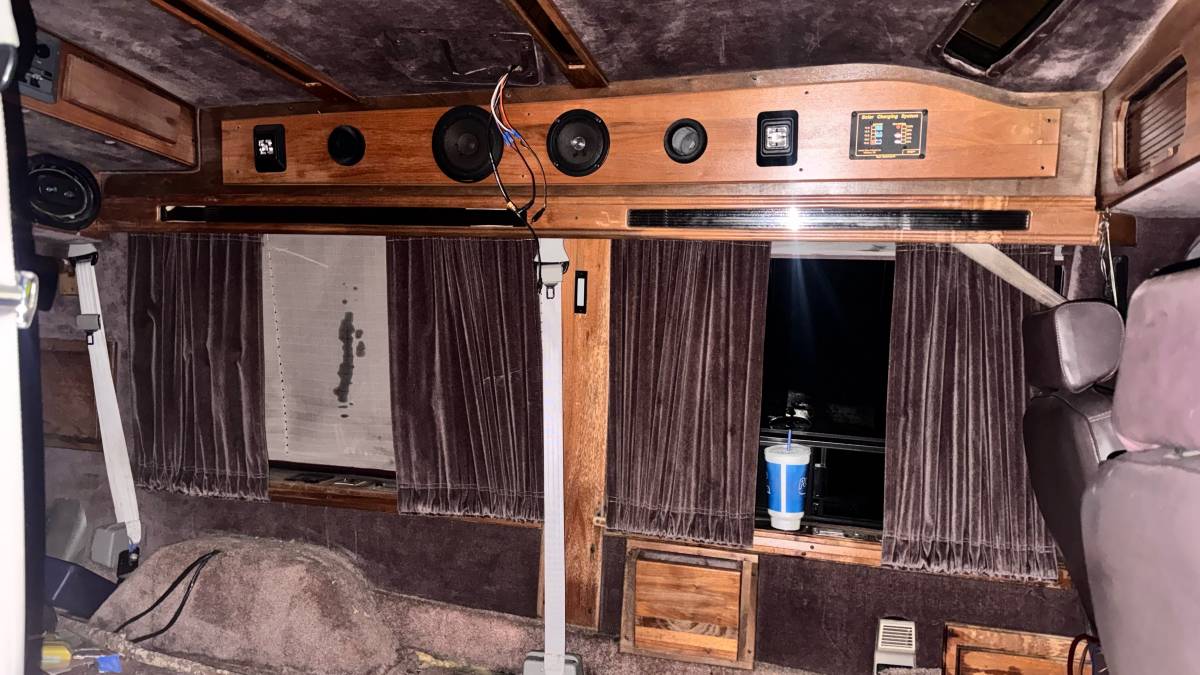 Gmc-vandura-g2500-1992-brown-7