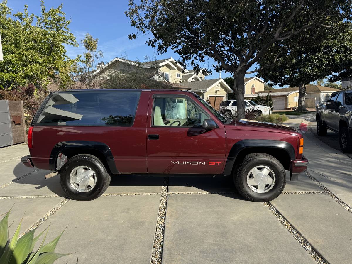 Gmc-yukon-1994-red-1