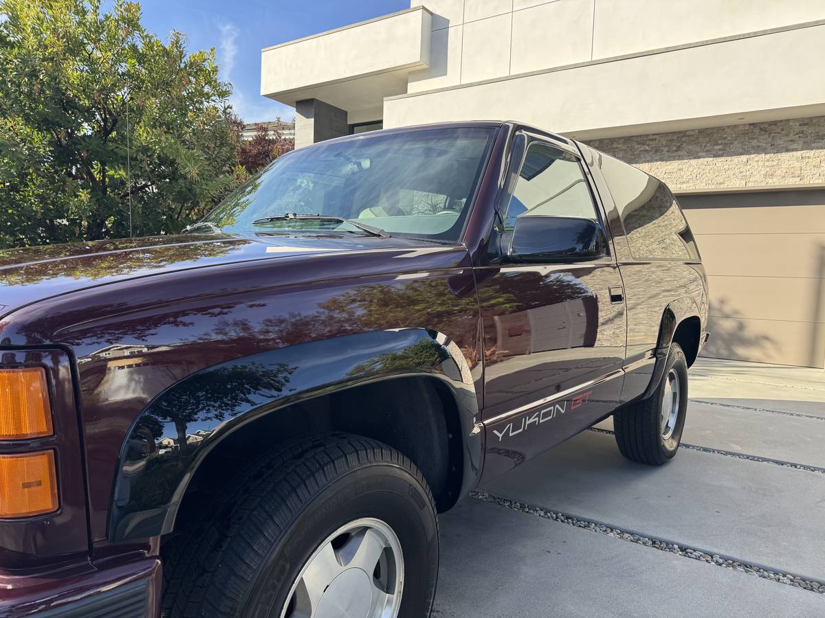 Gmc-yukon-1994-red
