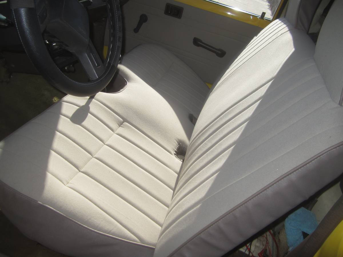 Hilux-toyota-pickup-1986-yellow-1