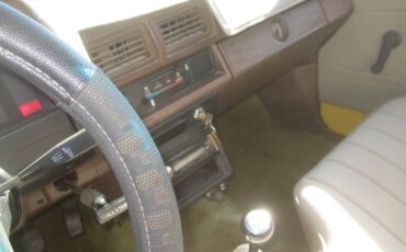 Hilux-toyota-pickup-1986-yellow-2